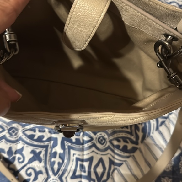 Rev - Picture 3 of 9